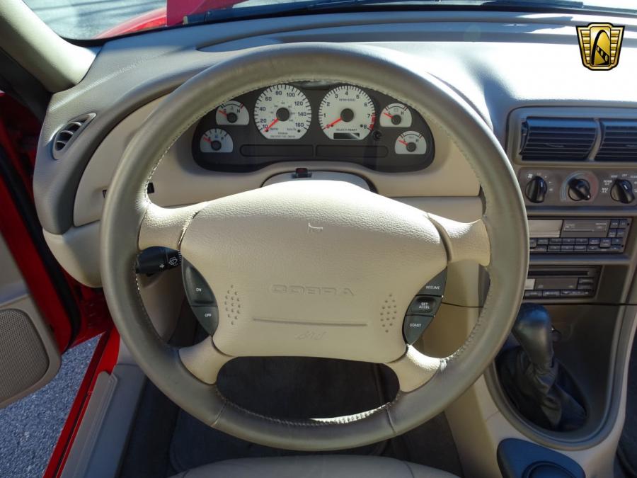 Панель приборов Ford Mustang SVT Cobra Coupe 1999 года  (фото 44 из 84)